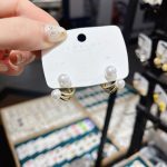 Korean Claw Ear Hook Clip Earrings – Elegant Pearl & Gold Fashion Jewelry - Image 3