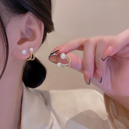 Korean Claw Ear Hook Clip Earrings – Elegant Pearl & Gold Fashion Jewelry