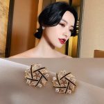 Korean Fashion Compact Diamond-Studded Flower Earrings