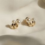 Korean Claw Ear Hook Clip Earrings – Elegant Pearl & Gold Fashion Jewelry - Image 4