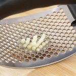 Handhold Garlic Crusher Chopper - Image 3