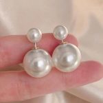 New Trendy Background Pearl High-End Design Earrings